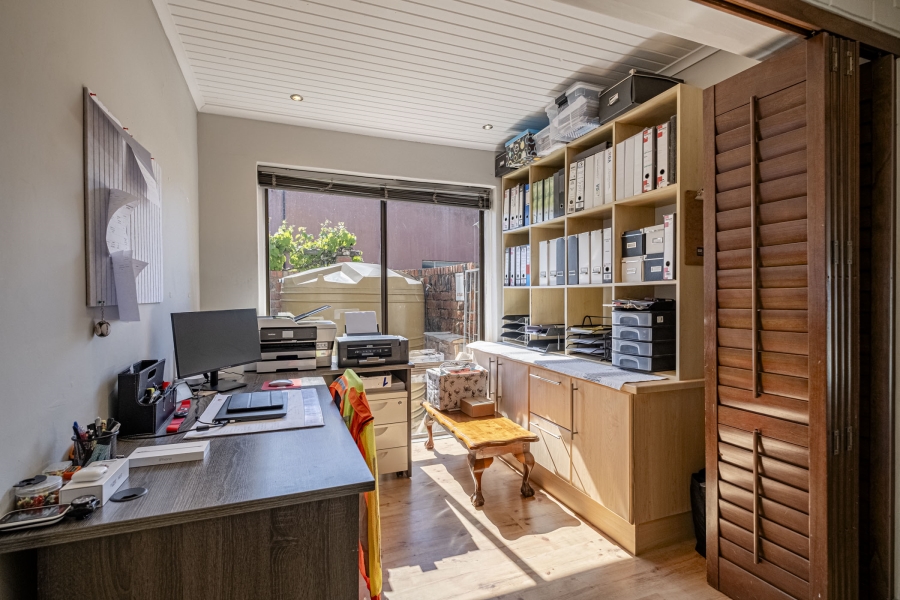 4 Bedroom Property for Sale in Summerstrand Eastern Cape